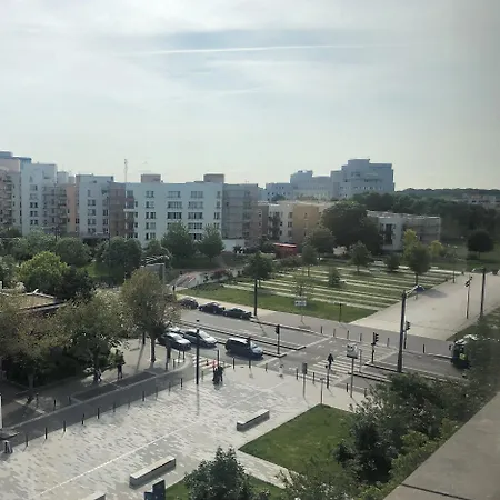 Saint-quentin-en-yvelines Centre Gare 4 Etoiles Отель Монтиньи-ле-Бретонё