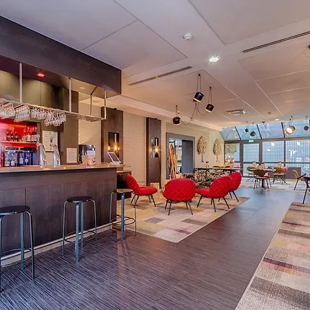 Saint-quentin-en-yvelines Centre Gare 4 Etoiles Hotel