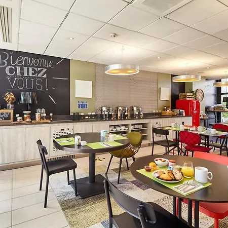 Saint-quentin-en-yvelines Centre Gare 4 Etoiles Montigny-le-Bretonneux
