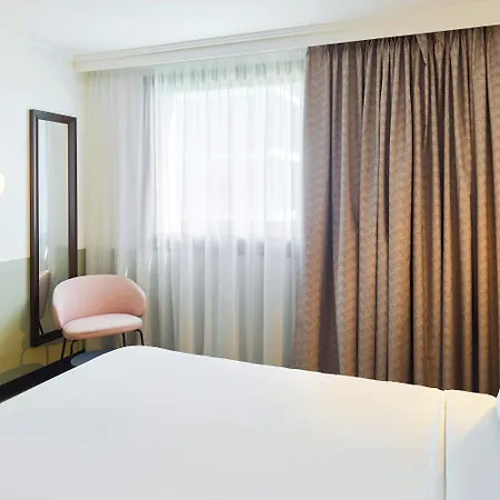 Hotel Saint-quentin-en-yvelines Centre Gare 4 Etoiles Montigny-le-Bretonneux